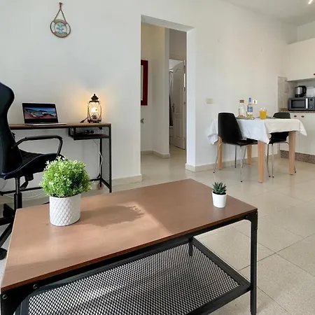 Cozy And Sunny Over The Rooftops Apartment Puerto del Carmen (Lanzarote)