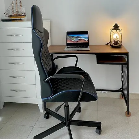 Apartmán Cozy And Sunny Over The Rooftops *