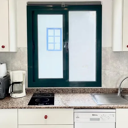 Apartment Cozy And Sunny Over The Rooftops *