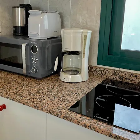 Cozy And Sunny Over The Rooftops Apartment *