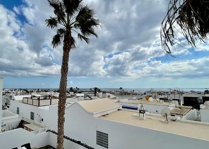Apartment Cozy And Sunny Over The Rooftops