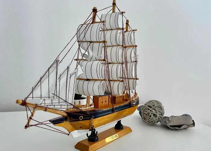 Apartment Cozy And Sunny Over The Rooftops