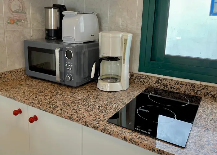 Cozy And Sunny Over The Rooftops Apartment *